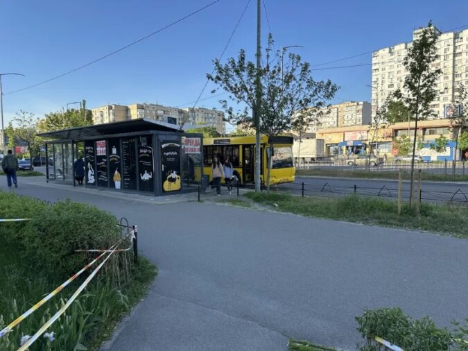Кіоск, МАФ, Зупиночний комплекс, 36/2, Revutskoho Street, 6-й мікрорайон Позняків, Kharkivskyi masyv, Дарницкий район, Киев, 02102, Украина, Фото №4